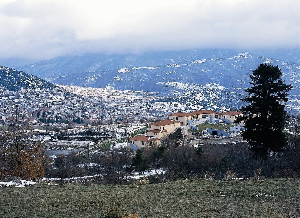 Avaris Hotel Karpenisi Luaran gambar