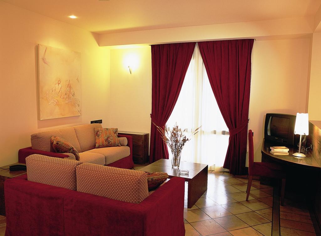 Avaris Hotel Karpenisi Luaran gambar